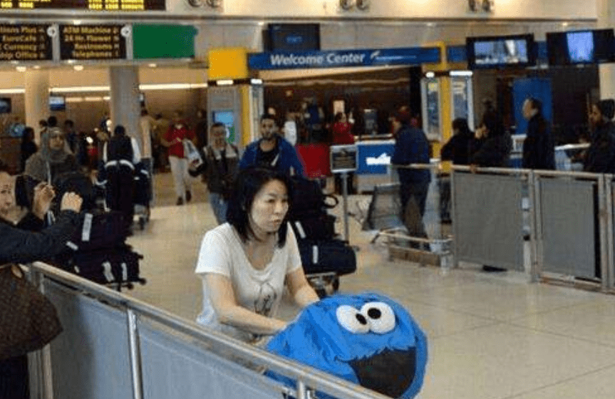 如何看待母子错过航班大闹机场