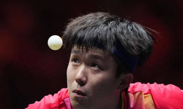 王楚钦球拍风波后4-0横扫晋级16强，强势回归引爆热议！