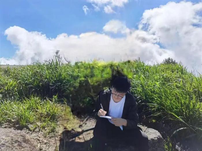 28岁作家卜文哲爬山出意外离世