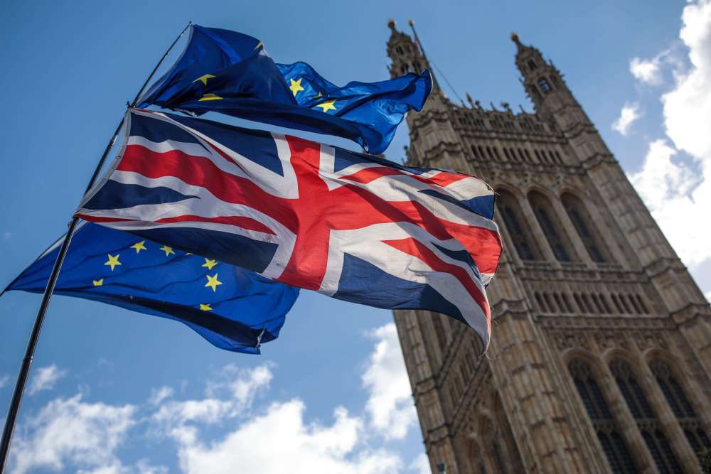 英国宣布将暂停与以贸易谈判
