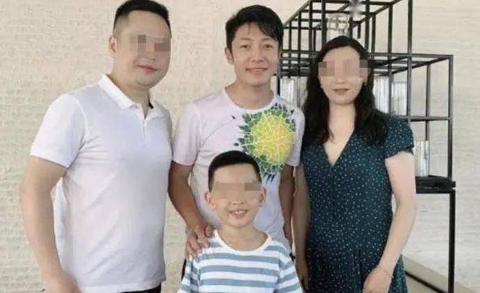 朱媛媛最后露面：被偶遇一家人逛街