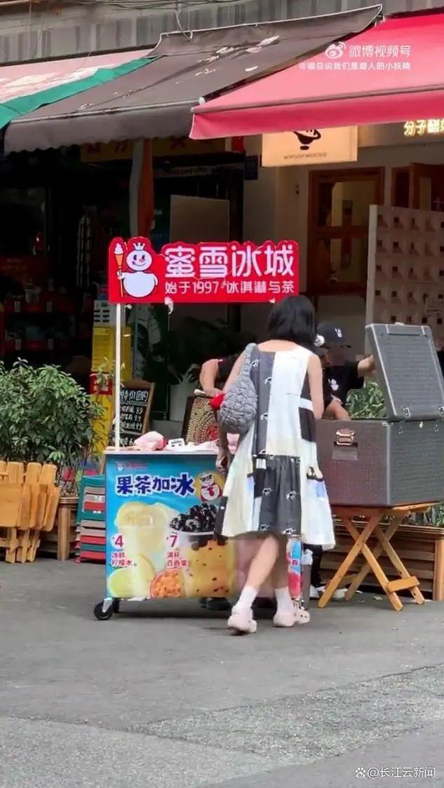 倒卖柠檬水赚差价