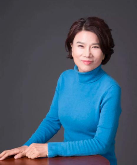 格力发布海报董明珠与孟羽童同框