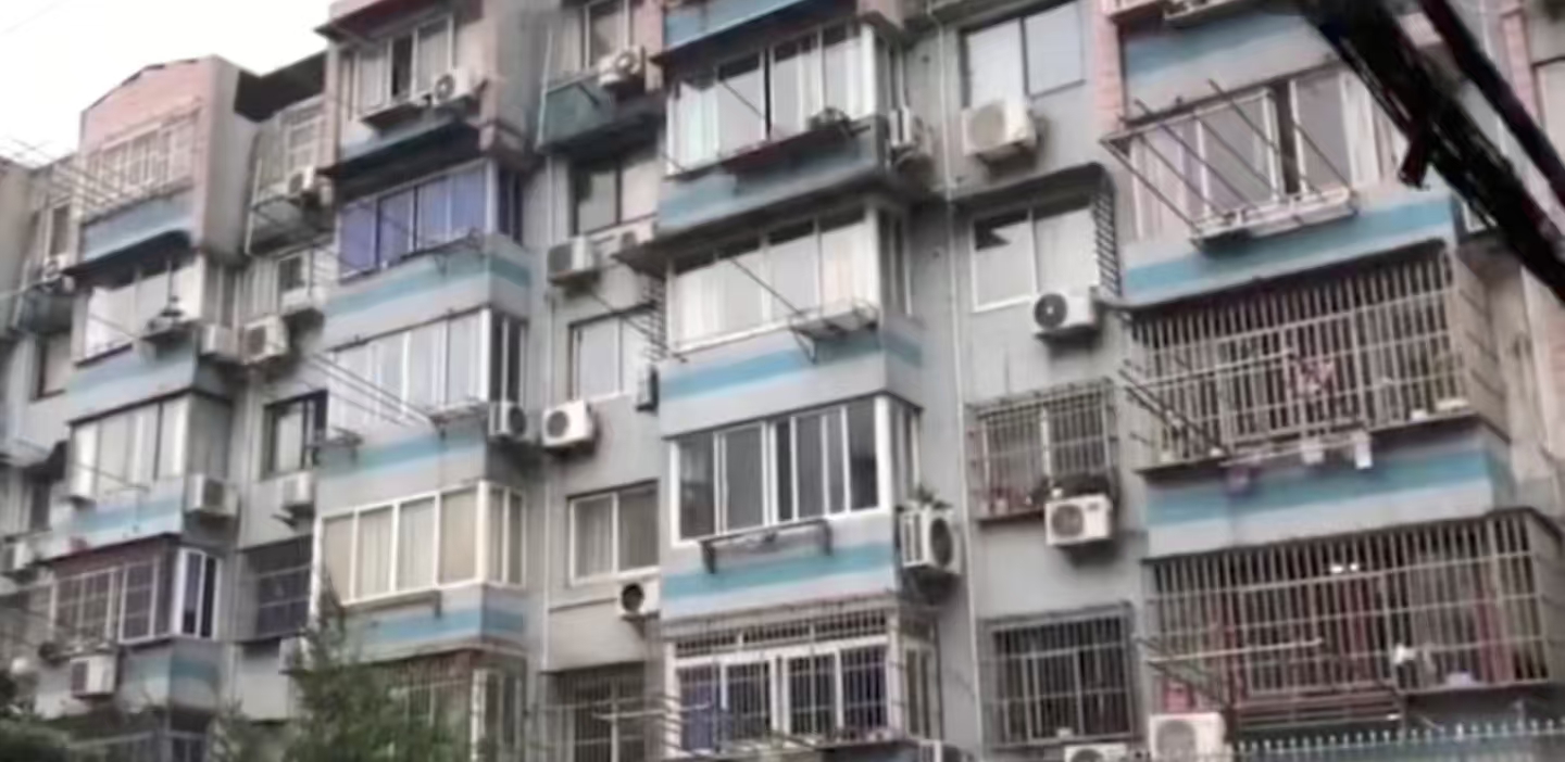 孤老去世留下房产邻居要求分一半