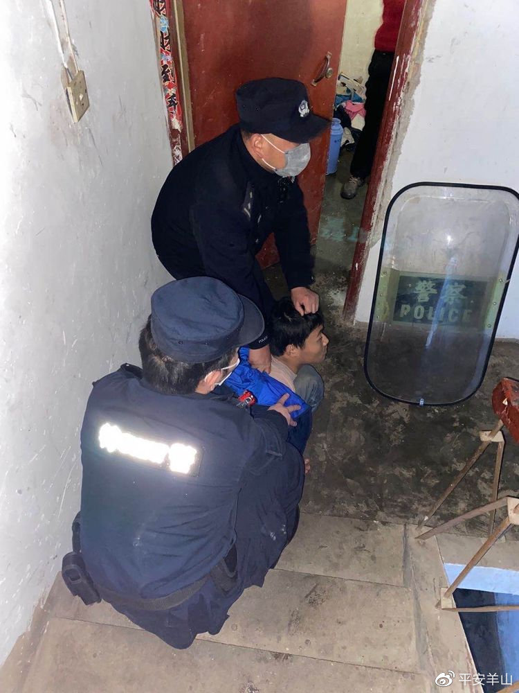 震惊！精神病人被警方扑倒受伤 13天后身亡，真相究竟如何？