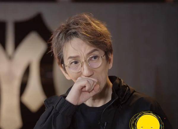 何炅宣布林志炫淘汰后眼眶红了！幕后真相令人动容
