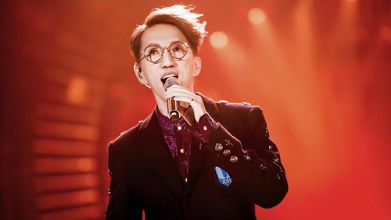何炅宣布林志炫淘汰后眼眶红了！背后真相令人动容