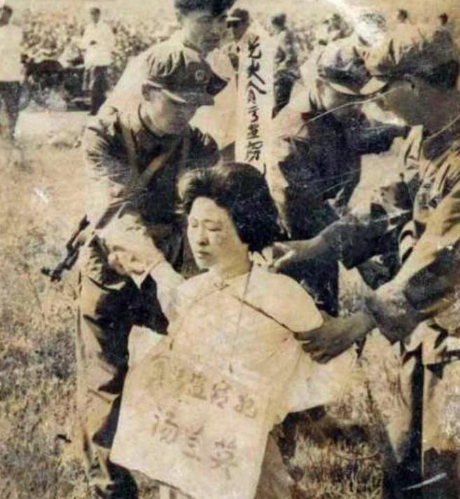 震惊！子女炫富致多官落马，背后隐藏的腐败链条曝光！